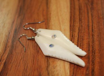  Bone Pendant & Earrings Carving