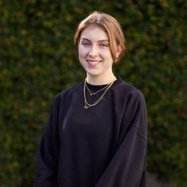  Zoë May
