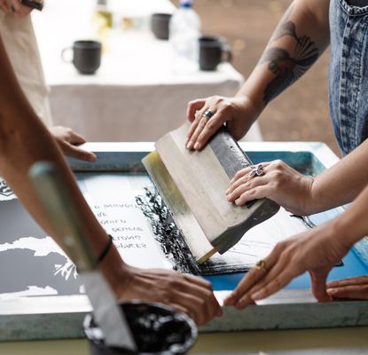  Introduction to Screenprinting on Fabric